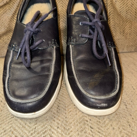 UGG TREADLITE TYE MOCS. Sz 9.5. Navy excellent condition. - Picture 4 of 10